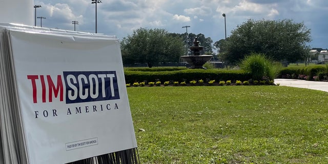 Tim Scott for president campaign signs