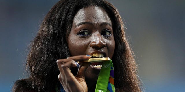 Tori Bowie wins gold