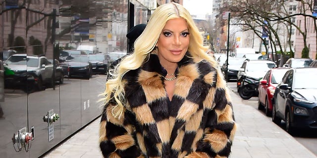 Tori Spelling wearing fur coat