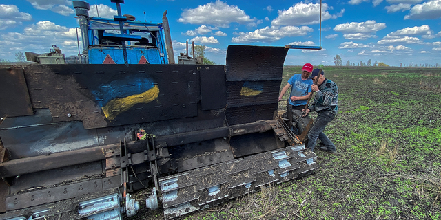 Ukraine farmer designs tractor to clear Russian mines
