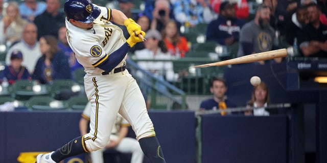 Willy Adames breaks his bat