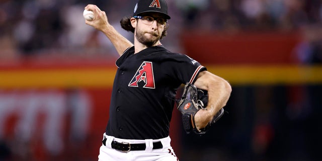 Zac Gallen pitches