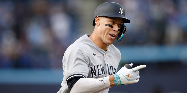 Aaron Judge tras un jonrón en Toronto