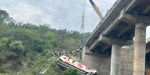 Hindu pilgrim bus being rescued