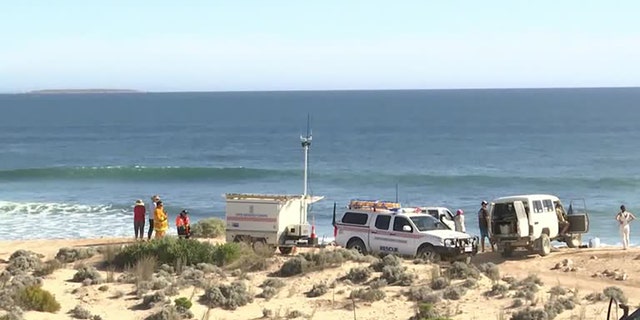 vehículos de rescate en la playa