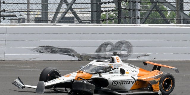 Penske Entertainment заменяет автомобиль фаната, поврежденный слетевшей шиной, на Indy 500 1 Автомобиль Феликса Розенквиста уничтожен
