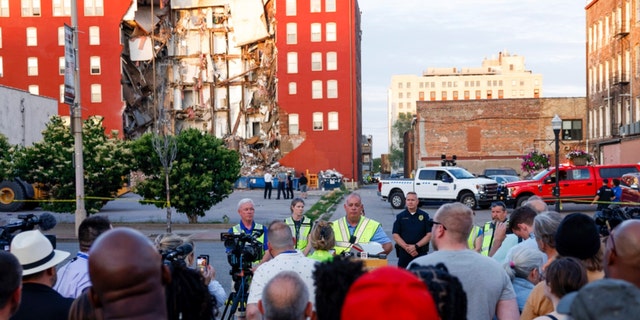 Media staging for Davenport collapse