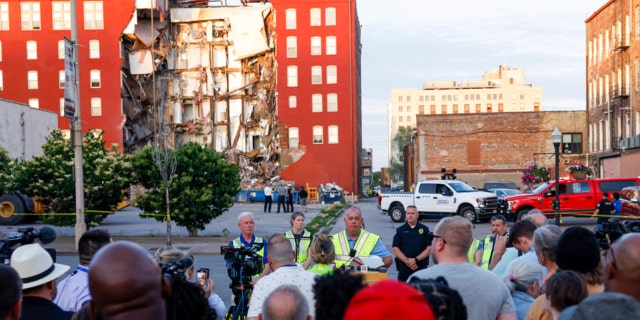 Media staging for Davenport collapse