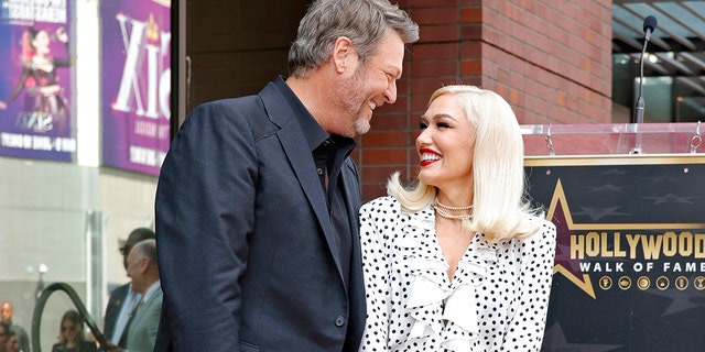 Blake Shelton and Gwen Stefani looking lovingly at each other at the Hollywood Walk of Fame