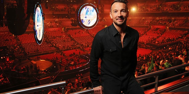 Hillsong Church pastor Carl Lentz stands above congregation in New York