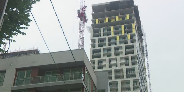 Atlanta crane collapse injures at least 4 2 Atlanta crane collapse