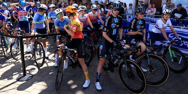 Cyclists before the race