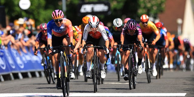 women's cycle race