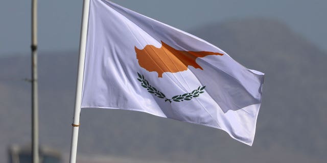 Chipre congela 1.300 millones de dólares en activos propiedad de Rusia 4 bandera de chipre