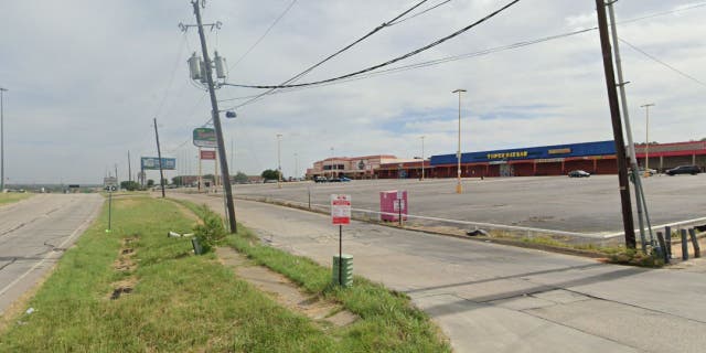 800 block of South Walton Walker Boulevard