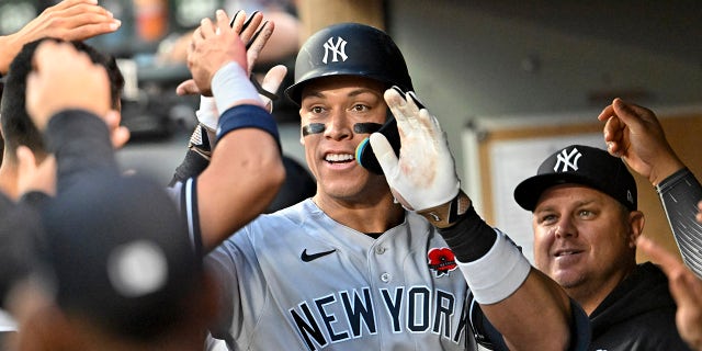 Aaron Judge celebrates with his teammates