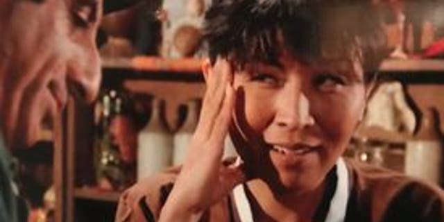Eileen Saki chats with M*A*S*H* co-star Jamie Farr on episode of war comedy drama