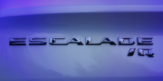 escalade logo