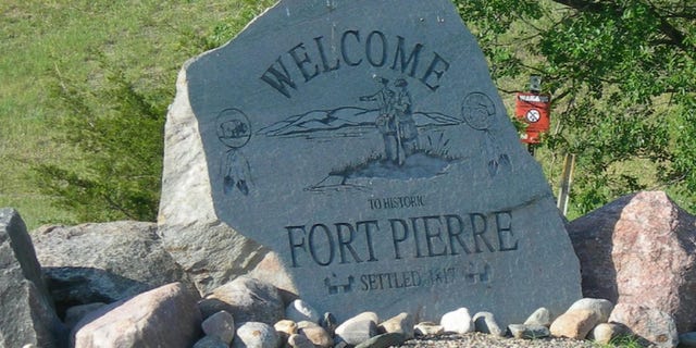 Fort Pierre welcome sign