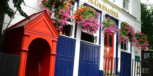 grenadier pub