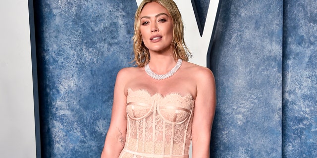 Hilary Duff rocks pink strapless lace dress at Oscars party