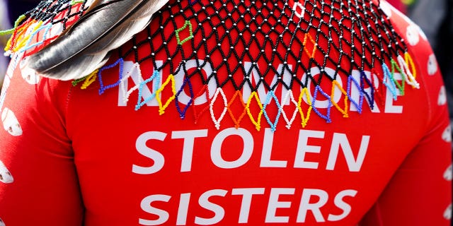 shirt saying no more stolen sisters
