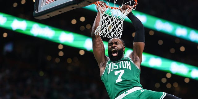 jaylen brown dunking