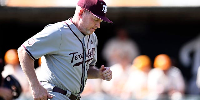 Jim Schlossnagle walks off mound