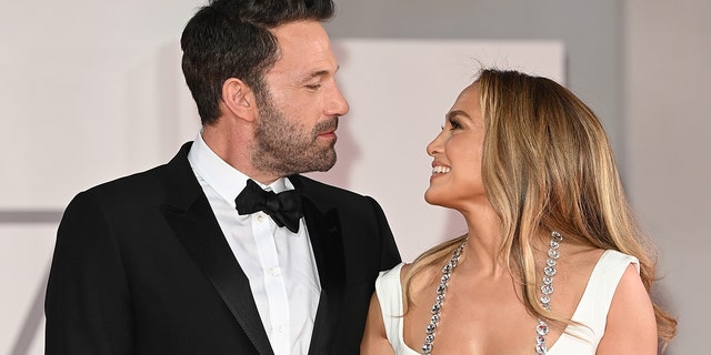Jennifer Lopez and Ben Affleck looking at each other