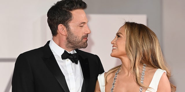 Jennifer Lopez and Ben Affleck looking at each other