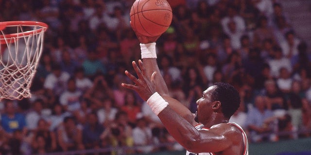 Karl Malone layup