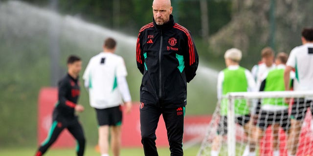 Erik ten Hag looks to players