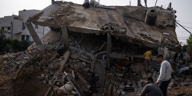 Los militantes de Gaza e Israel intercambian más ataques aéreos en el conflicto más violento en meses, a pesar de los esfuerzos de alto el fuego. 4 palestine