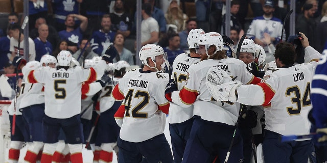 Los Florida Panthers celebran la eliminación de los Toronto Maple Leafs 