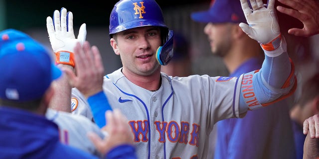 Pete Alonso high-fiving in dugout