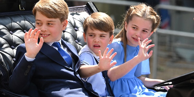 Prince George, Prince Louis and Princess Charlotte waving from a carriage