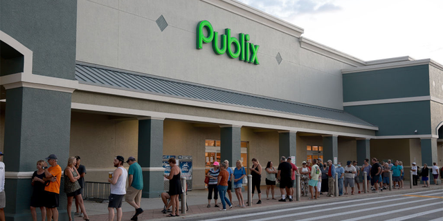 Front of Publix store