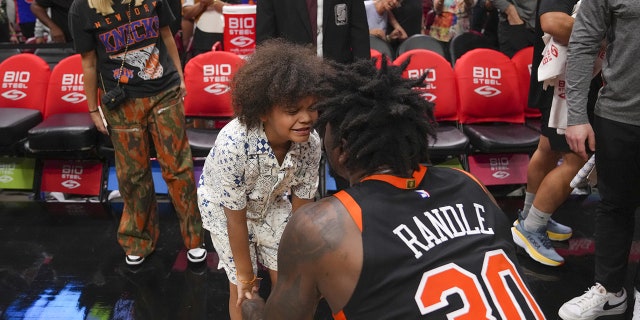 Julius Randle with son