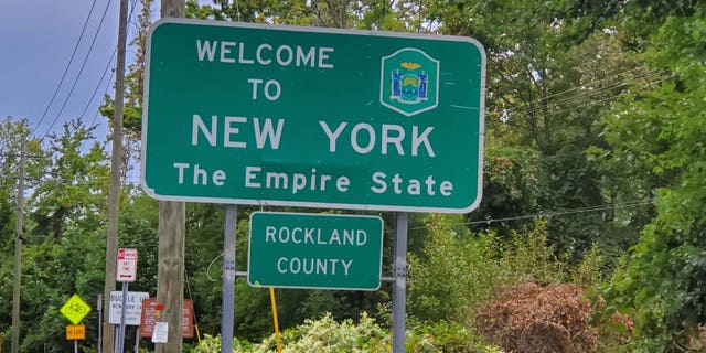 Rockland Sign 9W