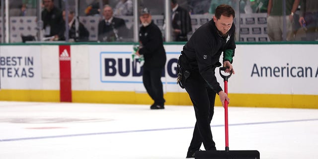Stars employee cleaning ice