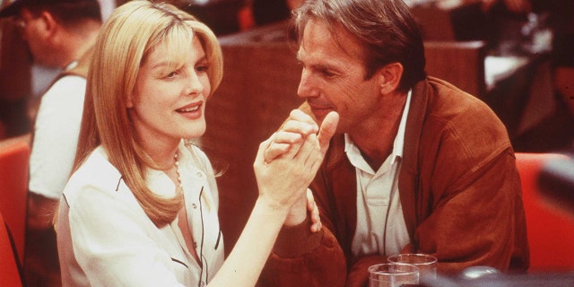 Kevin Costner and Rene Russo in "Tin Cup"