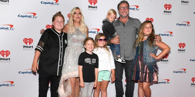 Tori Spelling and Dean McDermott with their five children