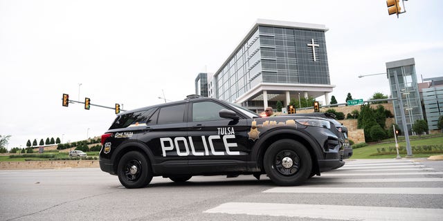 Police respond to the scene of a mass shooting at St. Francis Hospital on June 1, 2022 in Tulsa, Okla.