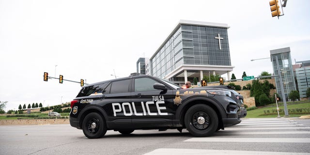 Police respond to the scene of a mass shooting at St. Francis Hospital on June 1, 2022 in Tulsa, Okla.