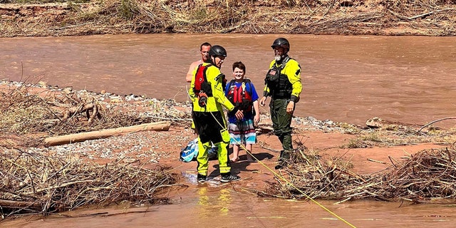 rescuers reach father and son on sandbar
