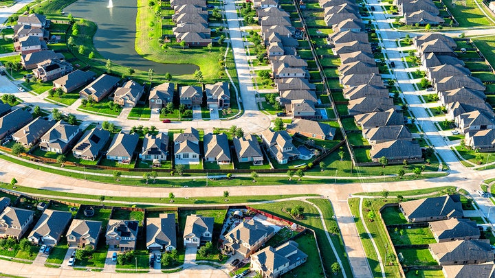 AMERICAN not allowed to sleep in the nude — neighbors shocked when they look through his windows 😬