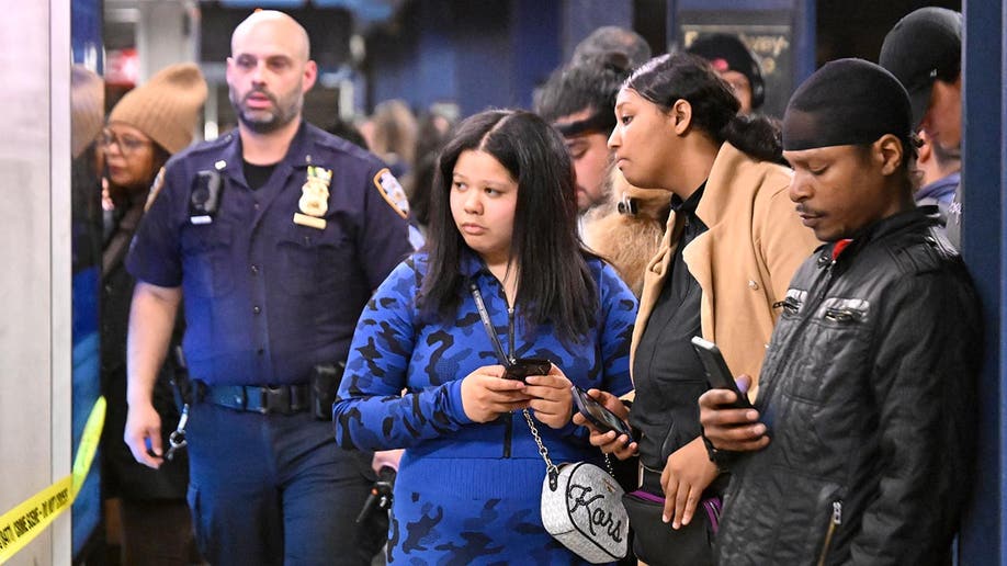 Onlookers see crime scene