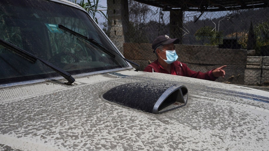 A vehicle covered in ash from the Popocatépetl volcano