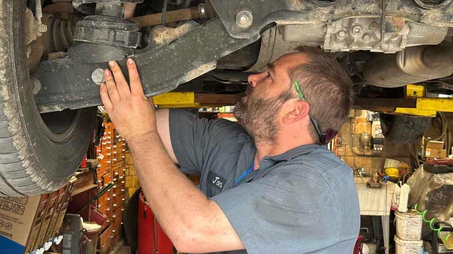 Mechanic Jon Guthrie