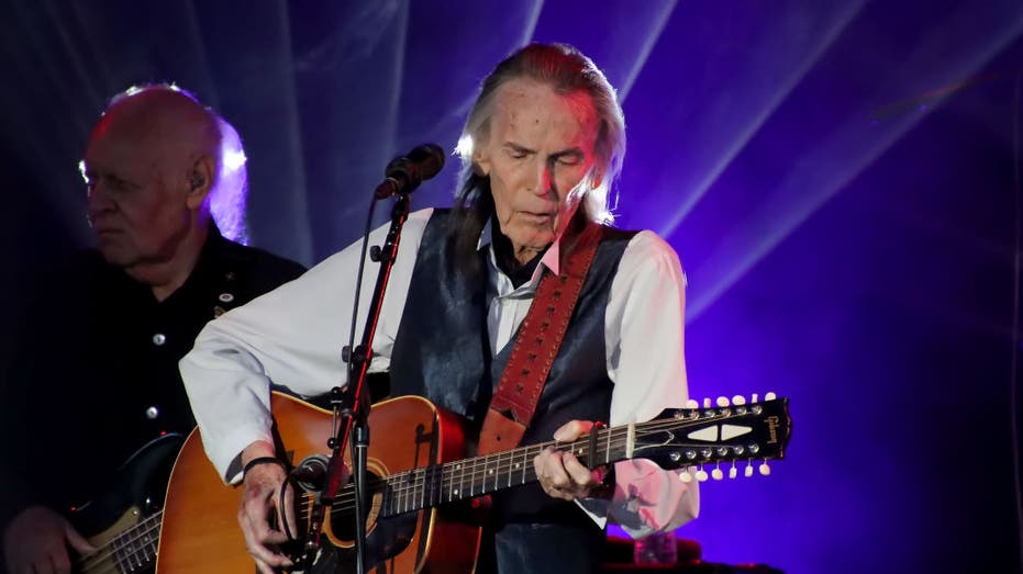 Singer Gordon Lightfoot, a Canadian 'rare talent,' dies at 84